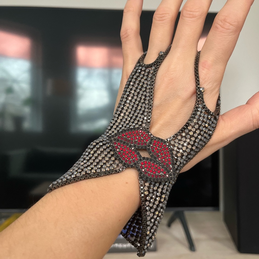 Lionette glove jewelry